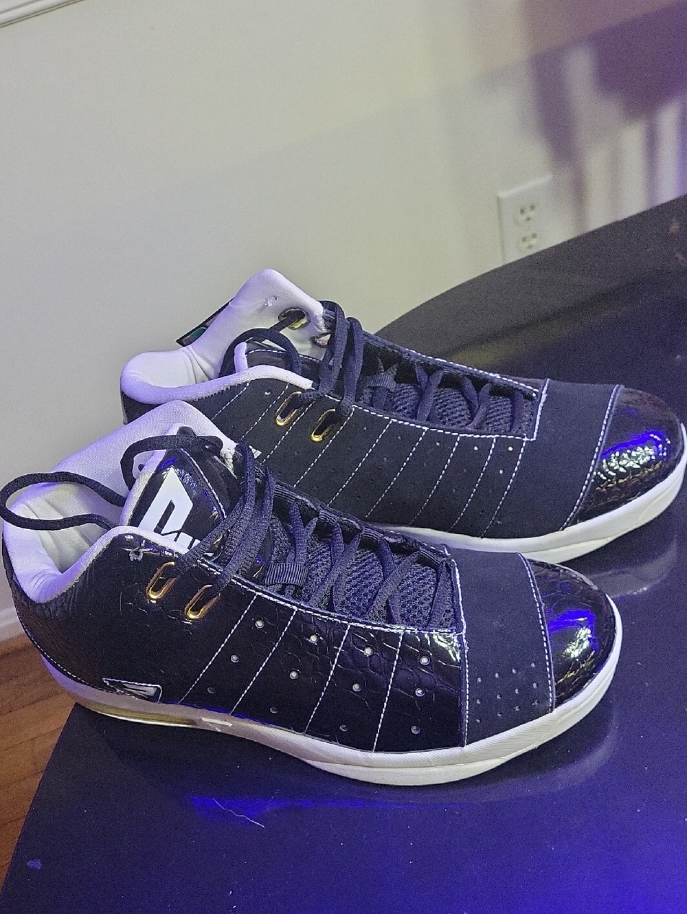 Men's Black Low-Top Athletic Sneakers - Classic Style